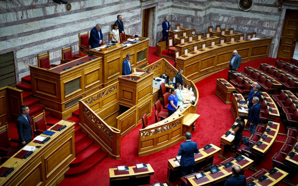 Βουλή: Ενός λεπτού σιγή στη μνήμη του Π. Φύσσα