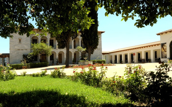 Αθήνα: Γαμήλια δεξίωση της κόρης του τέως βασιλιά Κωνσταντίνου στο Βυζαντινό και Χριστιανικό Μουσείο - Αντίδραση των Αρχαιολόγων