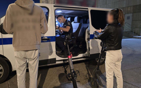 Θεσσαλονίκη: «Βροχή» τα πρόστιμα για τα πατίνα - Οδηγάνε χωρίς κράνος, με κινητό και υπό την επήρεια αλκόολ