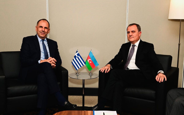 Τετ-α-τετ Γεραπετρίτη με τον υπουργό Εξωτερικών του Αζερμπαϊτζάν