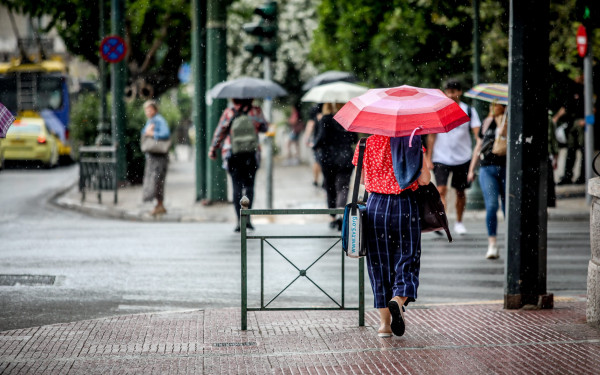 Τέλος το… μικρό καλοκαίρι - «Βουτιά» κάνει ο υδράργυρος με βροχές και ισχυρούς ανέμους