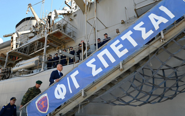 Ν. Δένδιας: Στη φρεγάτα «Σπέτσαι» πριν τον απόπλου για την επιχείρηση «Ασπίδες»