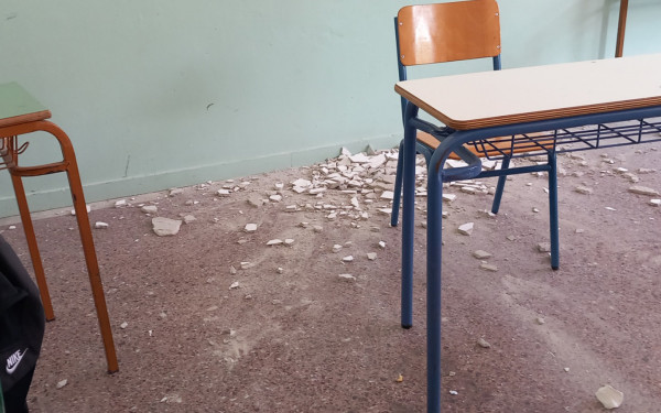 Θεσσαλονίκη: Κατέρρευσε οροφή πάνω σε μαθητές στο 3ο ΓΕΛ - «Τα παιδιά τρομοκρατήθηκαν» (βίντεο)