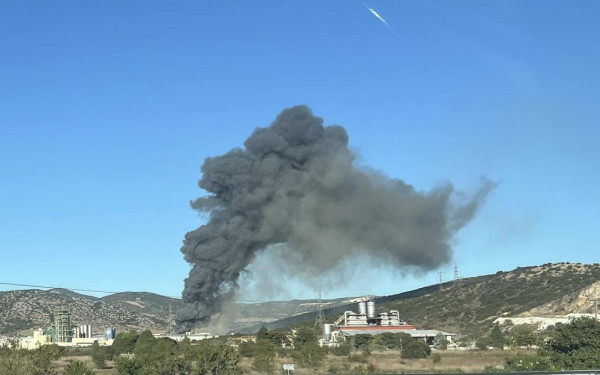 Φωτιά στη Β ΒΙΠΕ Βόλου - Κάηκαν αποθήκες - Συναγερμός για εύφλεκτα υλικά (βίντεο, φωτ.)