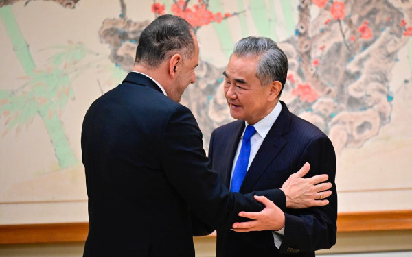 Συνάντηση Γεραπετρίτη με τον Κινέζο ΥΠΕΞ: Κοινή βούληση η εμβάθυνση της ελληνοκινεζικής οικονομικής συνεργασίας