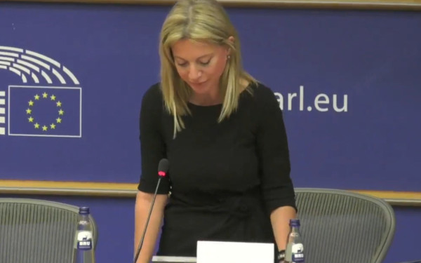 Μ. Καρυστιανού στο Ευρωκοινοβούλιο: «Ζούμε μαζί με τους ατιμώρητους υπεύθυνους για τον χαμό των παιδιών μας» (βίντεο)