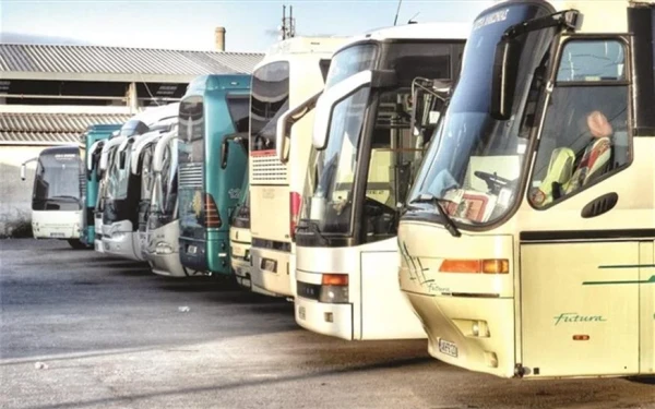 Τροποποιείται το δρομολόγιο των ΚΤΕΛ για τα Κουφάλια λόγω του αγροτικού μπλόκου στην Χαλκηδόνα