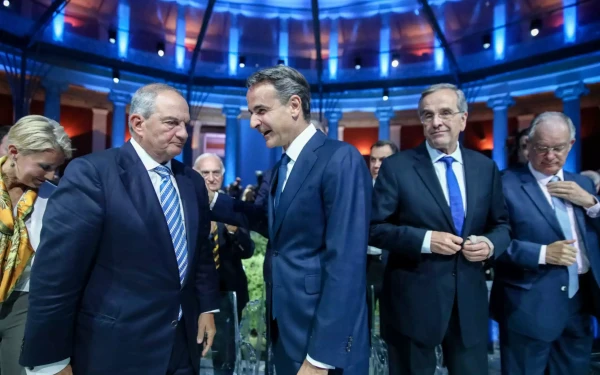 Ο επίτιμος, ο Μητσοτάκης, ο Σαμαράς και ο Καραμανλής.  Γράφει ο Μποξέρ*