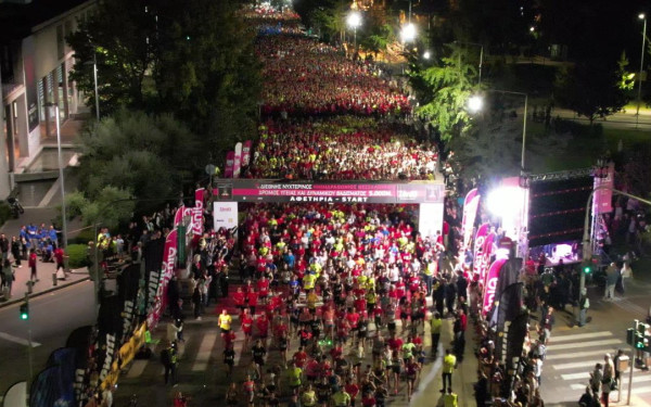 Θεσσαλονίκη: 11.000 δρομείς, DJ Party και συναυλία στον Νυχτερινό Ημιμαραθώνιο, που φέτος «τρέχει» δυτικά