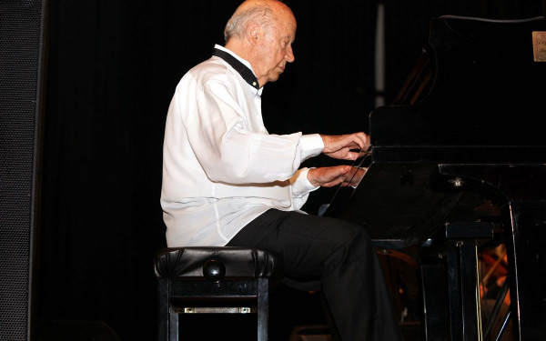 Κυρ. Μητσοτάκης για τον Μίμη Πλέσσα: Ένας κορυφαίος συνθέτης, σπουδαίος επιστήμονας και γλυκός άνθρωπος έφυγε από κοντά μας