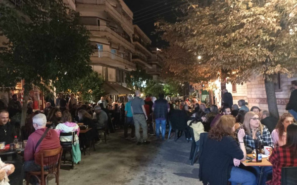 Θεσσαλονίκη: Η Νεάπολη γλεντάει στο Τραπέζι της Γειτονιάς (φωτ.)