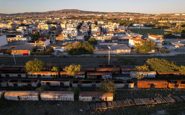 Θεσσαλονίκη: Τα 2.000 εγκαταλειμμένα βαγόνια «αφηγούνται» τις ιστορίες τους (φωτ.)