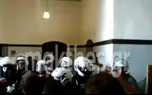 ΑΠΘ: Αστυνομική επιχείρηση για τον απεγκλωβισμό του Πρύτανη - 5 συλλήψεις (βίντεο, φωτ.)