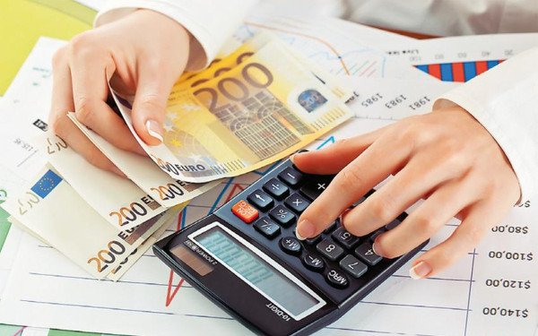 Φορολογικό νομοσχέδιο: Κλιμακωτές εκπτώσεις για εξπρές δηλώσεις και βαριές ποινές για εκπρόθεσμες βεβαιώσεις αποδοχών