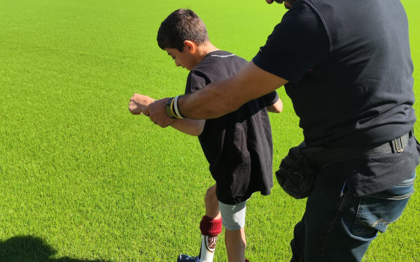 Γιάννης Παπαστεφανάκης: Το συγκινητικό βίντεο με τον μικρό φίλαθλο του ΠΑΟΚ να κλωτσάει για πρώτη φορά την μπάλα