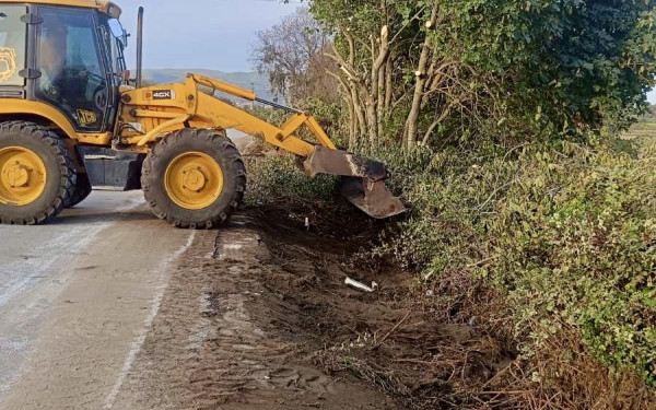 Σε εξέλιξη οι εργασίες καθαρισμού στα 80 χιλιόμετρα της παλαιάς ε.ο. Θεσσαλονίκης - Καβάλας