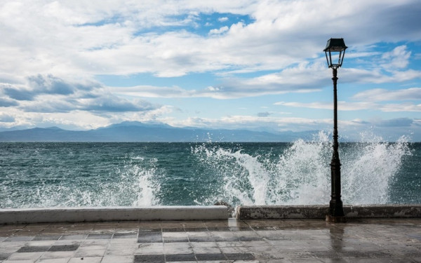 Καιρός: Παραμένουν οι βοριάδες, νέα πτώση της θερμοκρασίας - Πού αναμένονται βροχές