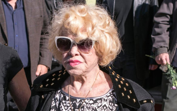 Καίτη Γκρέυ: Υπέστη σοβαρό εγκεφαλικό επεισόδιο (βίντεο)