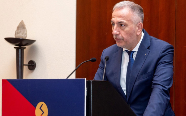 Στ. Καλαφάτης στο Ελληνο-Βρετανικό Συμπόσιο 2024: «Είναι η ώρα να μετατρέψουμε τις προκλήσεις σε ευκαιρίες»