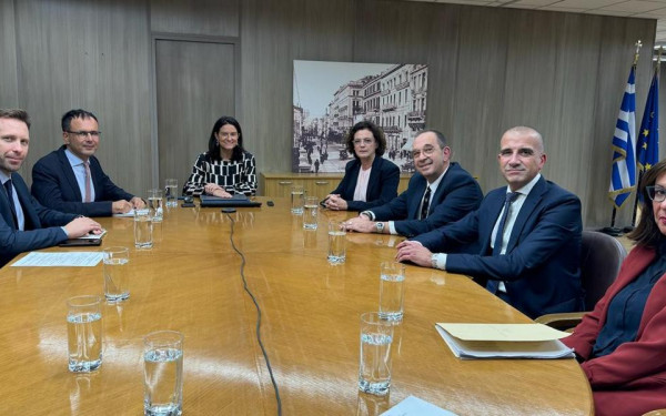 Κατώτατος μισθός και συλλογικές διαπραγματεύσεις στο επίκεντρο των συναντήσεων Κεραμέως με ΣΕΤΕ και ΣΒΕ