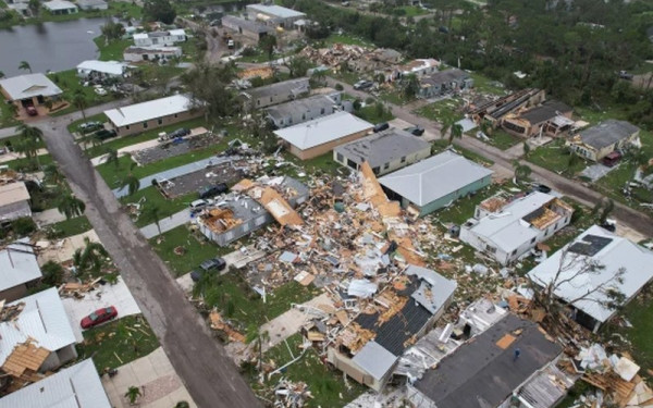 ΗΠΑ: Ο κυκλώνας «Μίλτον» αφήνει πίσω του 15 νεκρούς και ανυπολόγιστες καταστροφές (βίντεο)