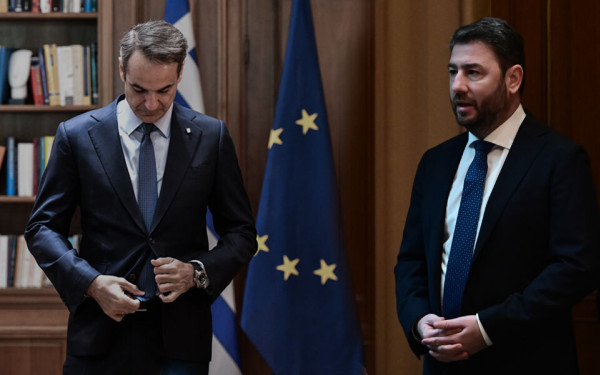 Κυβέρνηση και ΠΑΣΟΚ αντάλλαξαν πυρά για τη συνέντευξη Ανδρουλάκη