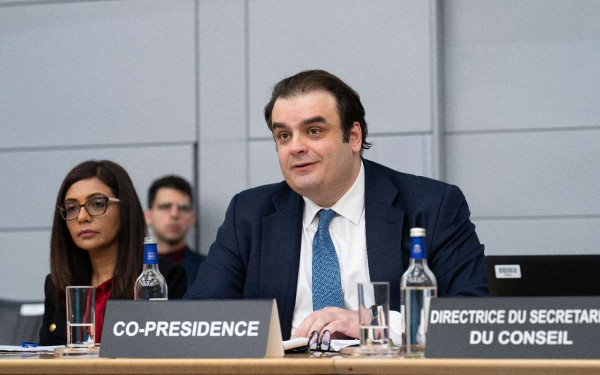 Πιερρακάκης στο Bloomberg: Αποπληρωμή πρώτου μνημονίου, δασμοί και αμυντικές δαπάνες Πιερρακάκης στο Bloomberg: Αποπληρωμή πρώτου μνημονίου, δασμοί και αμυντικές δαπάνες
