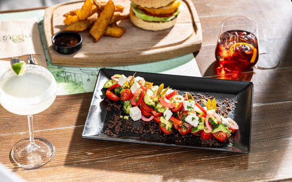 «Roots»: Το vegan εστιατόριο της Πλατείας Άθωνος