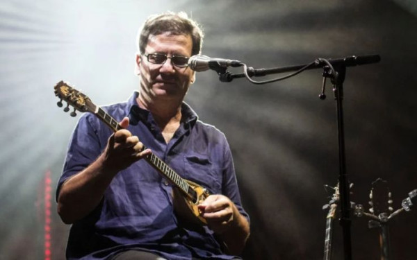 Συναυλία για Τέμπη: «Να μεταδοθεί δωρεάν με live streaming», προτείνει ο Θανάσης Παπακωνσταντίνου