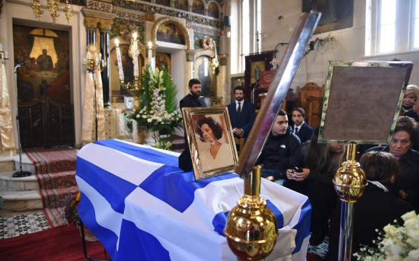 Τελευταίο αντίο στη Βάσω Παπανδρέου στο Αίγιο - Επικήδειος από το Ν. Ανδρουλάκη με παρόντες Σημίτη και Λαλιώτη