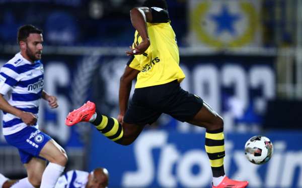 Super League: «Πέταξε» με Γκαρσία στο Περιστέρι η ΑΕΚ