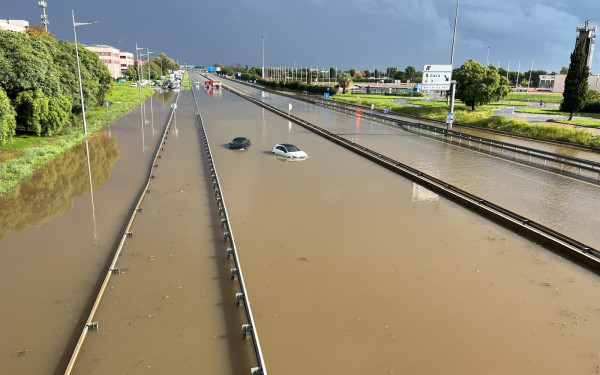 Συναγερμός για πλημμύρες και στην Βαρκελώνη: Πλημμύρισε το αεροδρόμιο (βίντεο)