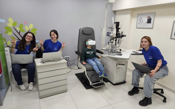 Εφαρμογή μετατρέπει την κάμερα κινητού σε οφθαλμοσκόπιο - Καινοτομία από φοιτήτριες του ΑΠΘ