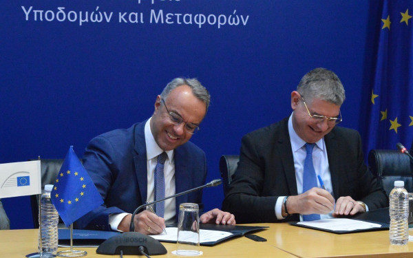 Υπογραφή σύμβασης υπουργείο με την ΕΤΕπ για την ελληνική σιδηροδρομική υποδομή