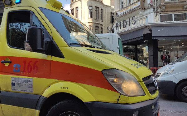 Θεσσαλονίκη: Μηχανάκι χτύπησε ηλικιωμένο - Έχασε τις αισθήσεις του