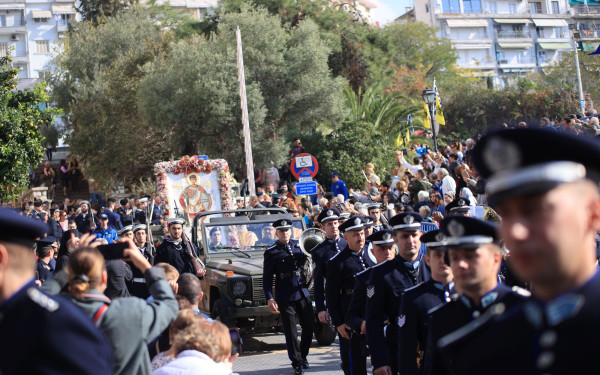 Θεσσαλονίκη: Με κατάνυξη η λιτανεία των εικόνων του Αγίου Δημητρίου και της Παναγίας Φανερωμένης (φωτ.)