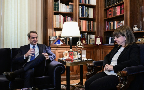 Συνάντηση Μητσοτάκη - Σακελλαροπούλου: Στρατηγικές οι σχέσεις Ελλάδας και ΗΠΑ - Δεν θα επηρεαστούν ανεξαρτήτως αποτελέσματος