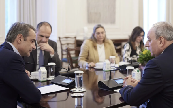 Συνάντηση Μητσοτάκη με τον γ.γ. του ΑΚΕΛ: Θετικό πρώτο βήμα η άτυπη συνάντηση Χριστοδουλίδη-Τατάρ στη Νέα Υόρκη