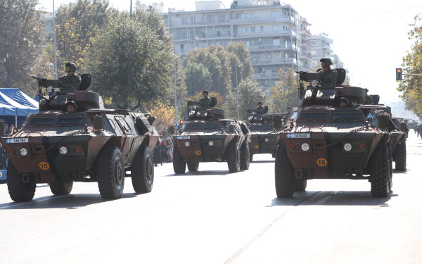 Θεσσαλονίκη: Μεγαλοπρέπεια και ρίγη συγκίνησης στη μεγάλη στρατιωτική παρέλαση (βίντεο)