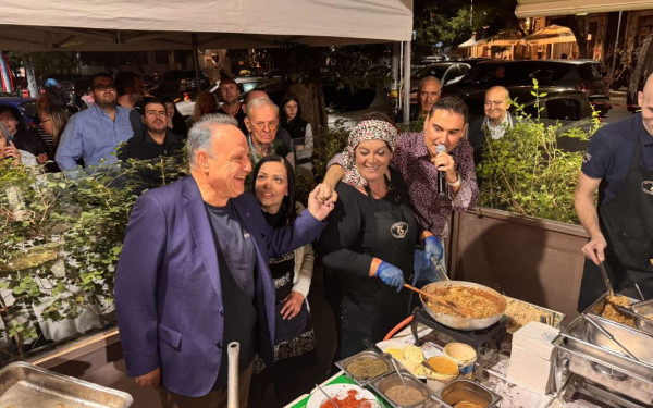 Το πρώτο σουβλάκι πατσά φτιάχτηκε στην Θεσσαλονίκη- Το αδιαχώρητο στο πατσατζίδικο του Τσαρούχα (φωτ.)