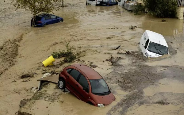 Ισπανία: Εντοπίστηκαν πτώματα στη Βαλένθια - Σε κατάσταση έκτακτης ανάγκης η περιφέρεια (βίντεο, φωτ.)
