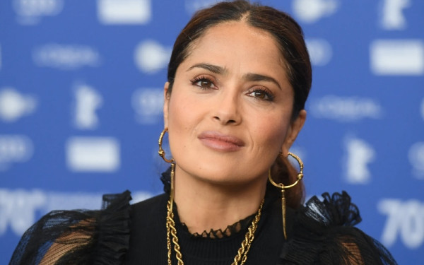 Η Σάλμα Χάγιεκ ολοκλήρωσε τα γυρίσματα στη Δράμα - Αναχώρησε από το αεροδρόμιο της Θεσσαλονίκης (βίντεο)