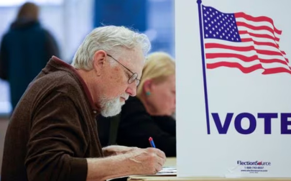 Αμερικανικές εκλογές 2024: Το πρώτο αποτέλεσμα από τις κάλπες - Τι ψήφισαν στο χωριό Ντίξβιλ Νοτς (βίντεο)