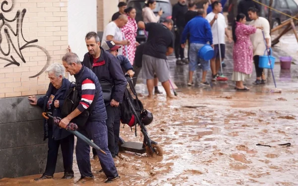 Ισπανία: Έναν χρόνο μετά τις πλημμύρες στη Βαλένθια, εντοπίστηκε θαμμένο στη λάσπη το πτώμα ενός θύματος