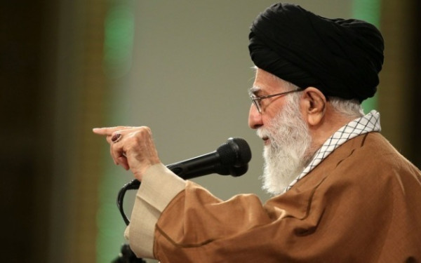 Ιράν: Ο αγιατολάχ Χαμενεΐ προτρέπει τις ΗΠΑ να αποχωρήσουν από τη Μέση Ανατολή Ιράν: Ο αγιατολάχ Χαμενεΐ προτρέπει τις ΗΠΑ να αποχωρήσουν από τη Μέση Ανατολή