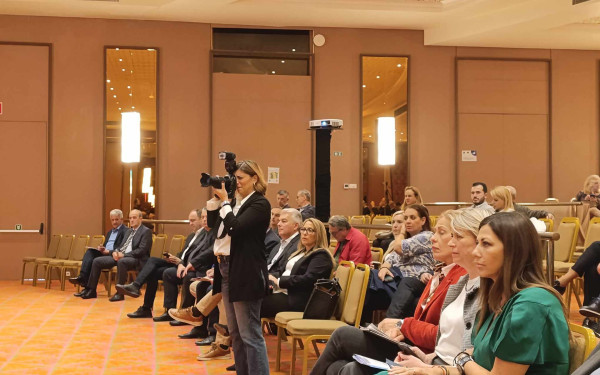 Ζαχαράκη από ΚΕΔΕ: «Εθνική απειλή το δημογραφικό - Η κυβέρνηση το έχει θέσει σε προτεραιότητα» Ζαχαράκη από ΚΕΔΕ: «Εθνική απειλή το δημογραφικό - Η κυβέρνηση το έχει θέσει σε προτεραιότητα»