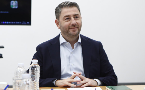 Το ΠΑΣΟΚ προβάρει κοστούμι αξιωματικής αντιπολίτευσης