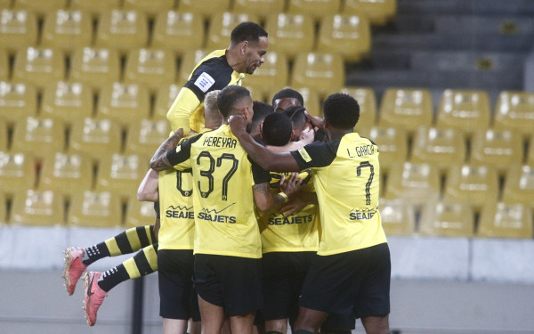 Super League: Η ΑΕΚ «καθάρισε» τον Αστέρα κι έπιασε κορυφή (βίντεο)