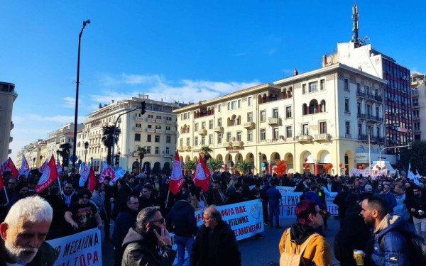 Πανελλαδική απεργία - Θεσσαλονίκη: Ξεκίνησε η συγκέντρωση του ΠΑΜΕ στο άγαλμα Βενιζέλου (φωτ.)