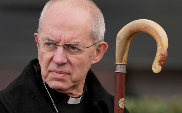 Πιέζουν τον αρχιεπίσκοπο της αγγλικανικής Εκκλησίας να παραιτηθεί μετά το σκάνδαλο με τις κακοποιήσεις παιδιών